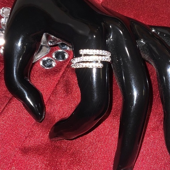 6/$20 Beautiful Rhinestone rings - Picture 2 of 4